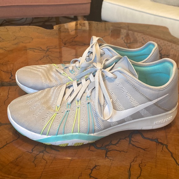 Nike Free - Picture 1 of 4